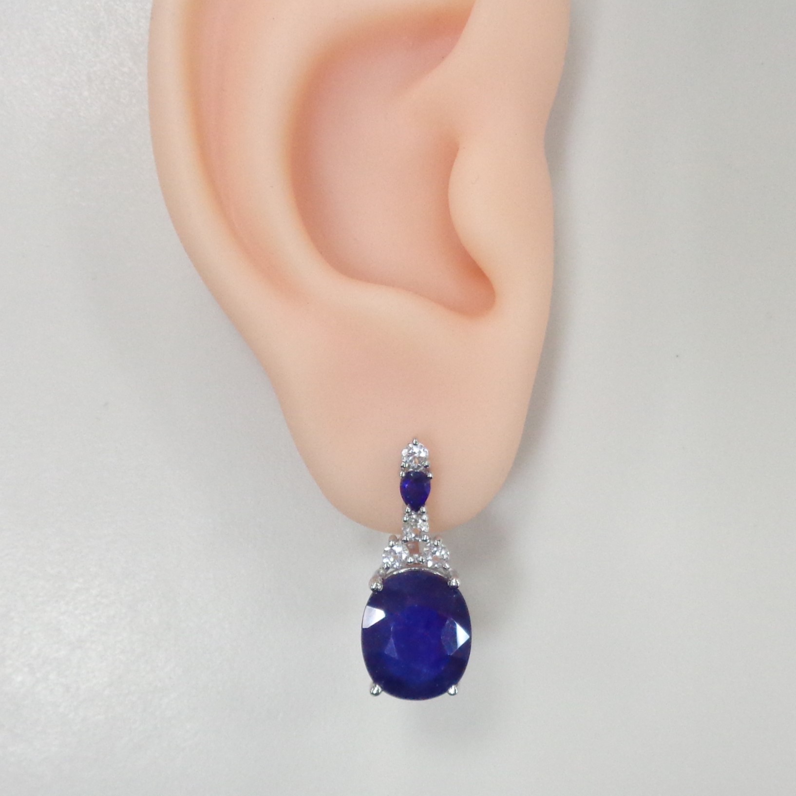 Серебряные серьги с сапфирами